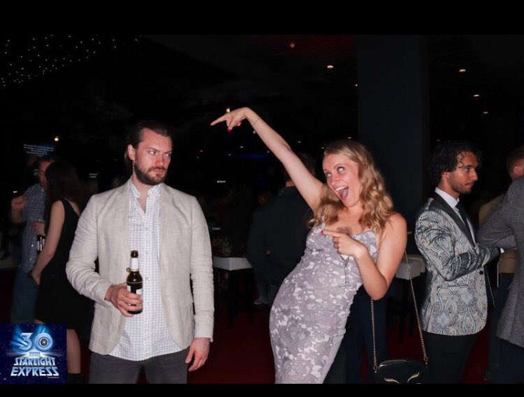 hannahkiss_'s tweet image. Happy birthday Starlight #stexinside #30thanniversary 🤩