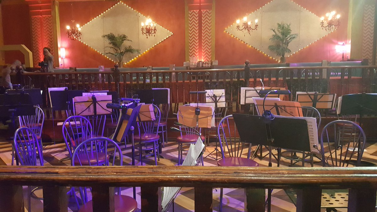 urban_orchestra's tweet photo. Yep, people are THIS CLOSE to the orchestra. #TheUrbanOrchestra #classicalrevolution #lulalounge #toronto https://t.co/62sGVYRxOb