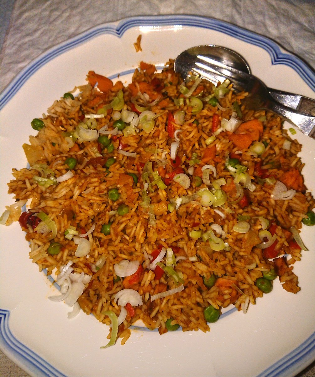 draupnir's tweet image. #Indian #vegeterian #biryani with basmati #rice, #roasted red pepper, #onion and sweet #potato, with #peas and #cauliflower in a mild #curry sauce, with sweetener