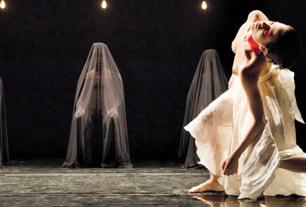 Candomblecista, Yasmin Almeida foi apoio para a construção de 'Gira' crwd.fr/2gQJalQ