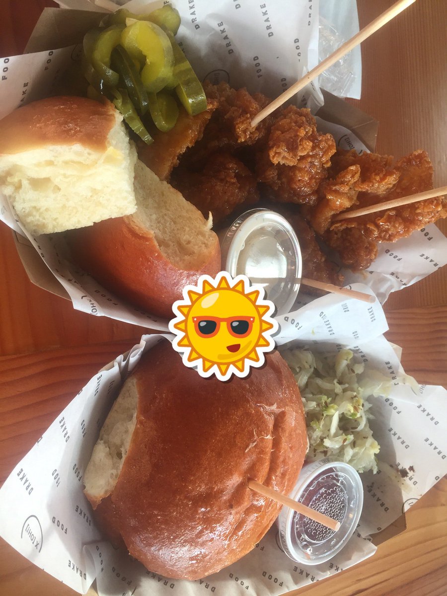 #snacks courtesy of <a href="/thedrake/">Brian Drake 🇺🇦</a> 😉 <a href="/americanexpress/">American Express</a> #amex <a href="/cheftedcorrado/">ted corrado</a> (@ American Express Lounge in Toronto, ON) swarmapp.com/c/5Bv4i0maJLK