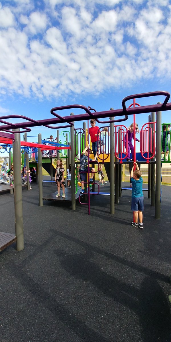 Gr2Explorers's tweet photo. Thank you to our amazing AB Fundraising Society for making this wonderful playground a reality for our students!! #auburnbayschool #purposefulplay https://t.co/LKphMeqvFf
