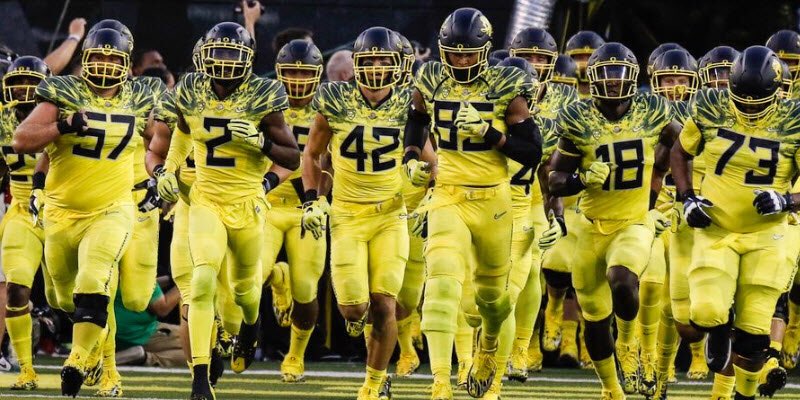 It’s really a Blessing to say I received my 3rd Scholarship Offer from The University of Oregon 🐥💚💛 #CaliFlock #ScoDucks