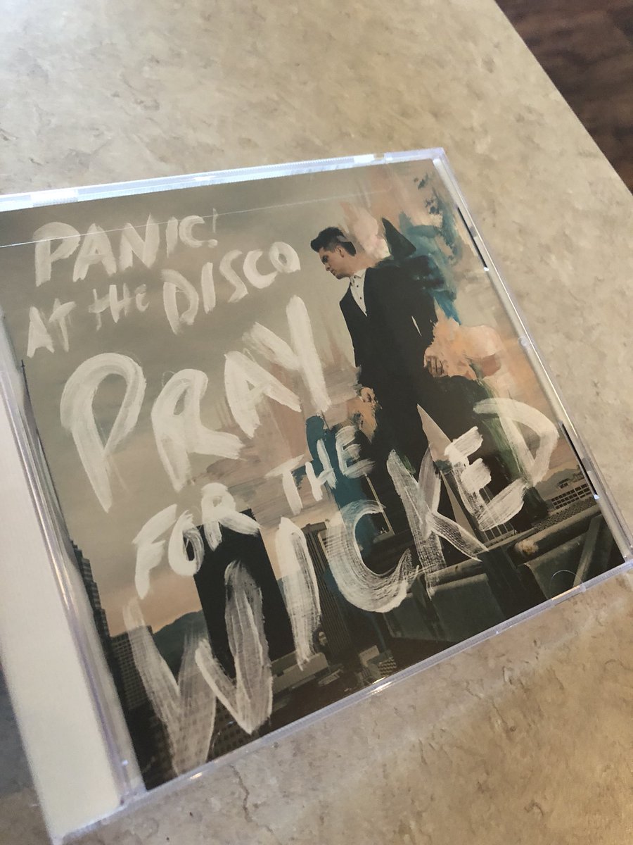 arika_ingle's tweet photo. Just got here! @PanicAtTheDisco #PrayForTheWickedTour https://t.co/7S6owhv4kR