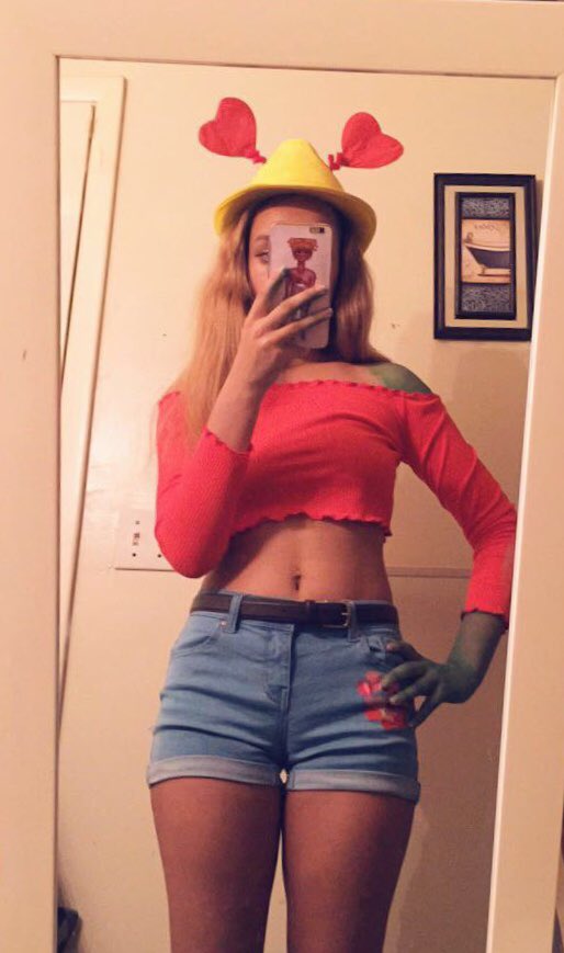 cSapphireCS's tweet photo. I dressed up as my #Roblox character https://t.co/MypgxsSrft