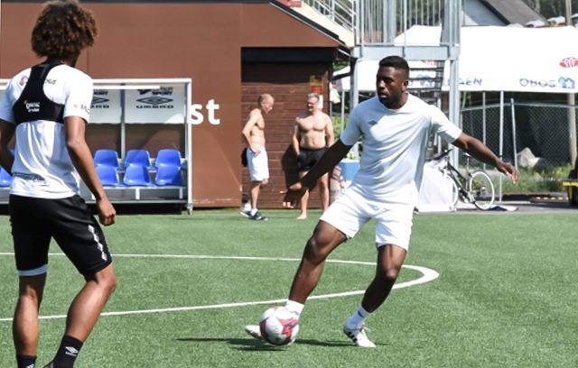 SPT_HQ's tweet photo. SPT makes its way to Norway 🇳🇴 and Urædd Football are getting a feel of what it’s like to bridge the gap between performance and innovation @ocolivier @ureddfk_herrer https://t.co/f7Ge1lulWD https://t.co/ZDeLpWzMpb