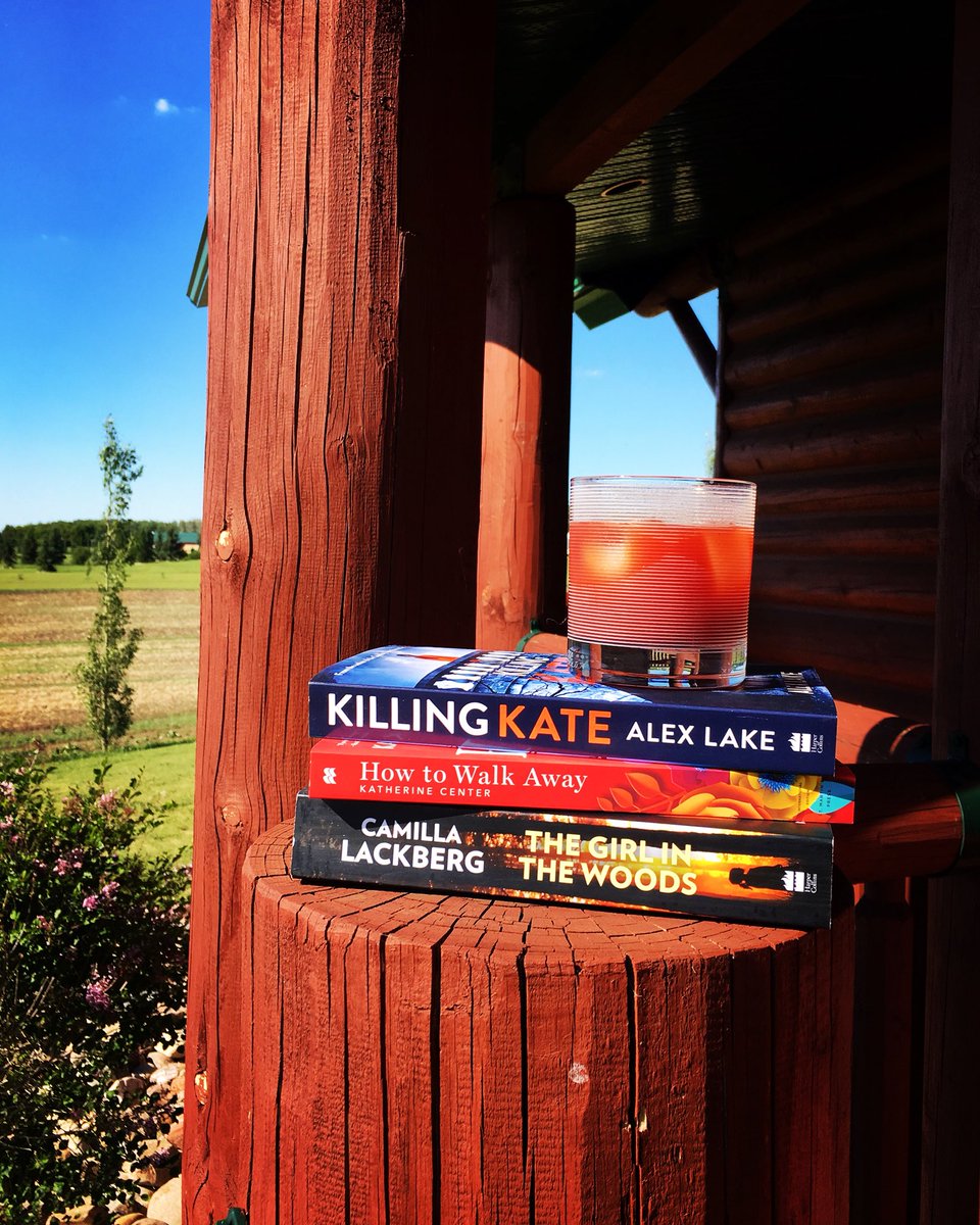 This is how you Monday! First, you have a very productive day at work, and then you get your butt on a sunny patio, because there’s a heatwave and it’s summer and reading in the sun to finish off a day is perfection. ☀️😎💛

#MondayMotivation