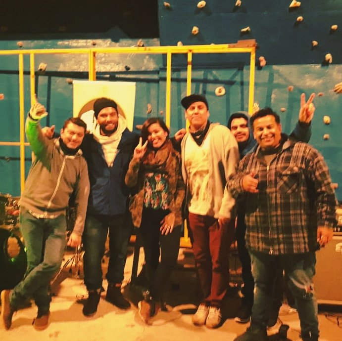 SrFunkyman_CL's tweet photo. Más que músicos, más que banda, más que interpretar algo particular en la líneas melódicas y rítmicas, más que amigos... SOMOS HERMANOS!!.. #IsraelJoshuaBand 🎶🎶🎧🎸🔥🔥
#Janoxbass #Rancagua #BlackMusic #EspacioRústico #FlowKlor https://t.co/1FPPF9tKE0