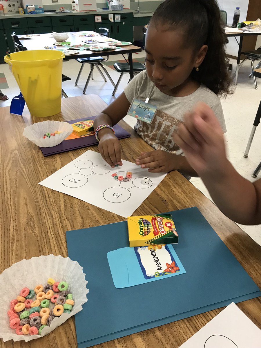 nayowell's tweet image. Can’t go wrong with edible manipulatives! Making number bonds.@VCSSeaLab