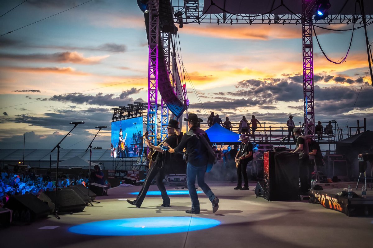 KarateKid_XC's tweet photo. Had the weekend of a lifetime at @CountryJamCO with the best friends and best music this world has to offer! Special Thanks to @FLAGALine for helping make Saturday one of the  best nights of my life! #CountryJam2018 https://t.co/xTyBOFgz5X