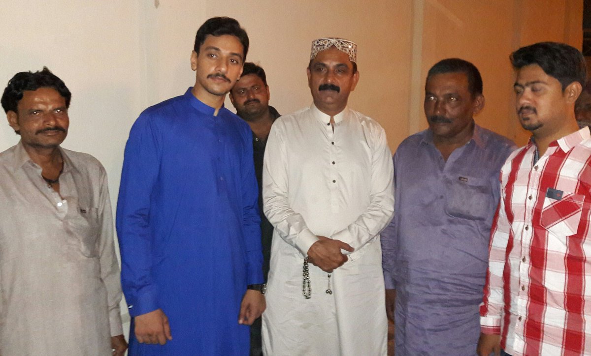 SYEDFAYAZALISH8's tweet photo. میری رہائش گاھ پر پاکستان پیپلزپارٹی کے عہدیداروں اور ورکروں اور ایس ایس جی سی کے ایمپلائز نے مجھے سے عید ملے۔ https://t.co/DTTOhAT44E