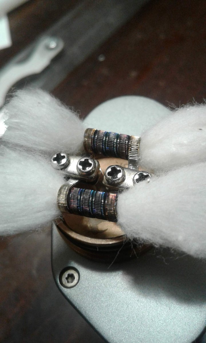klayton86's tweet photo. Staggerton in RG Goon 1.5
6-ply .4x.1 Ni80, 2x27g Ni90, 38g ss316L & Ni80
#vape #ecigs #coilsmithing #coilporn #vaping
#VapeNation https://t.co/vsTO8d1jVi