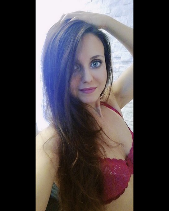 #Goodmorning #Buongiorno 👋😘 #sunnyday #sole 🌞 #silviabianco #vegangirl #veganchef #vegangal #veganbeauty<a href="/tag/goodmorning"class="tags">#Goodmorning</a><a href="/tag/buongiorno"class="tags">#Buongiorno</a><a href="/tag/sunnyday"class="tags">#sunnyday</a><a href="/tag/sole"class="tags">#sole</a><a href="/tag/animallover"class="tags"><span>#animallover</span></a><a href="/tag/veganbeauty"class="tags"><span>#veganbeauty</span></a><a href="/tag/happygirl"class="tags"><span>#happygirl</span></a><a href="/tag/greeneyes"class="tags"><span>#greeneyes</span></a>