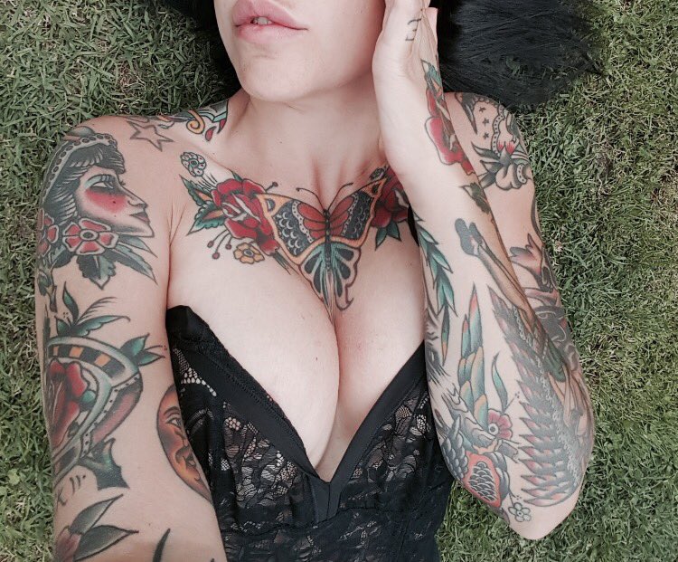 YOULIBIDO's tweet photo. La donna perfetta non ha bisogno d'abito... deve avere le sembianze di una farfalla perché si lasci desiderare senza cercarla!
(Cit.)
#AmoreMio #BlueEyesDomination #alidifarfalla #LoveIsLove #love #sweetdreams #viteallimite #erotisme #eroticatalesselect #PensieriSenzaCatene https://t.co/w1JgHP5oZR
