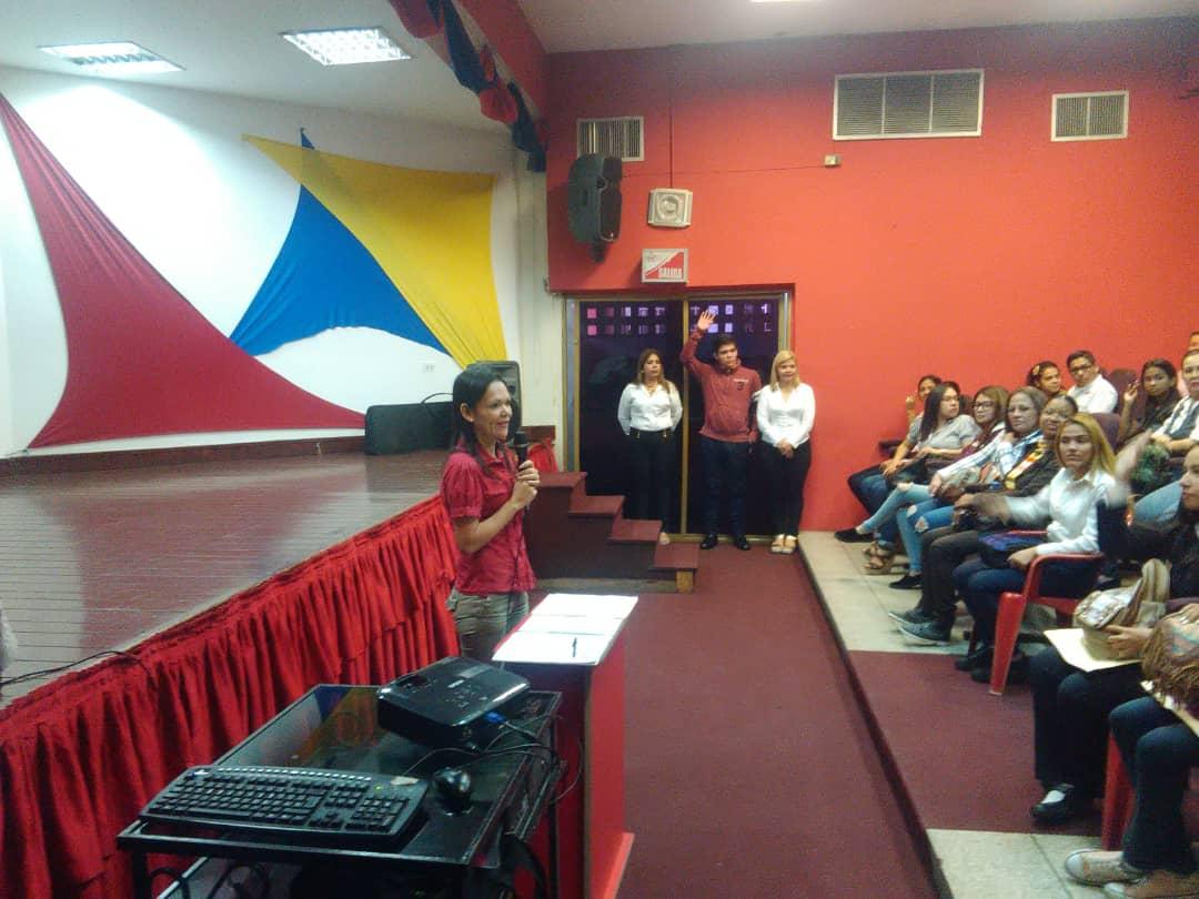PNA_Trujillo's tweet photo. En un hermoso acto. La gerente del @IncesTrujillo7, @angelica2021 le da sus palabras de Bienvenida a los 105 Aprendices que se incorporan hoy al @PNA_Trujillo  en los diferentes oficios. https://t.co/tkbcjcSylQ