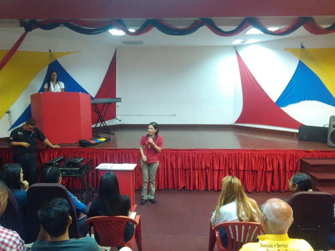 PNA_Trujillo's tweet photo. En un hermoso acto. La gerente del @IncesTrujillo7, @angelica2021 le da sus palabras de Bienvenida a los 105 Aprendices que se incorporan hoy al @PNA_Trujillo  en los diferentes oficios. https://t.co/tkbcjcSylQ