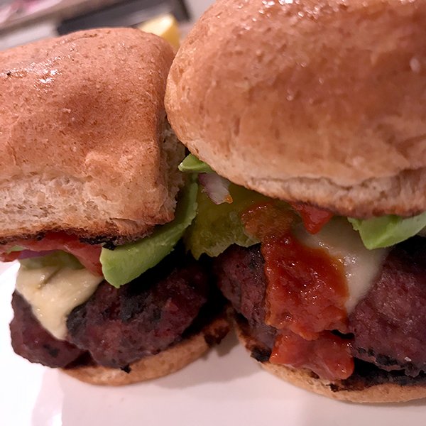 Grillax_com's tweet photo. RECIPE: Select Beef Sliders are sure to please, especially with pepper jack cheese, curry ketchup, avocados and sliced red onions. https://t.co/sE6mTmCuf3 #productreview #selectbeef @crowdcowusa @cabotcheese @RedDuckFoods #sliders #HamburgerDay https://t.co/7vsukZpjhJ