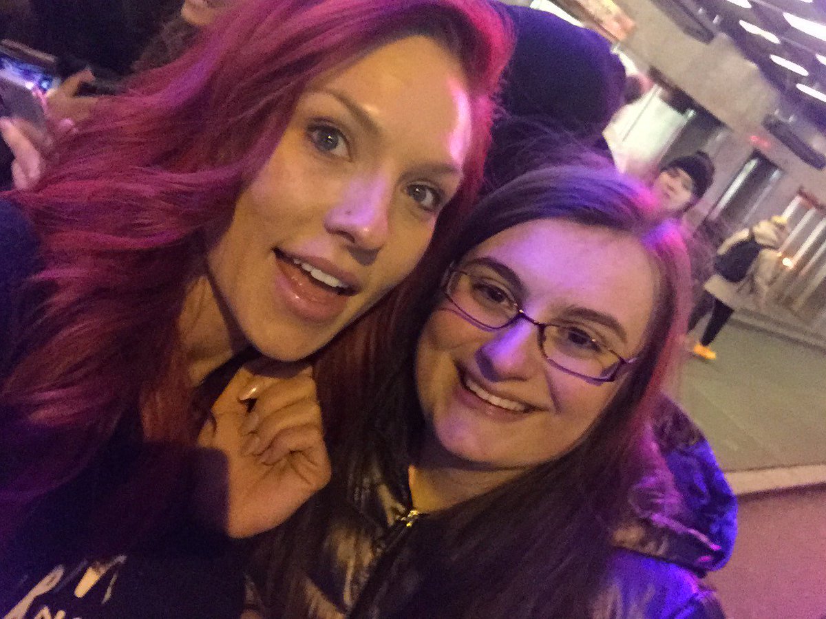 dancermichelle8's tweet photo. Day 18: Fav Moment From Tour
-getting to meet sharna at lutn five months ago today (π€§π) was truly the highlight of my night
-she's truly one of the most genuine and sweetest people i have ever met and has such a great heart too
-the best night ππ
#21DaysofSharna https://t.co/fmhab1BkrG