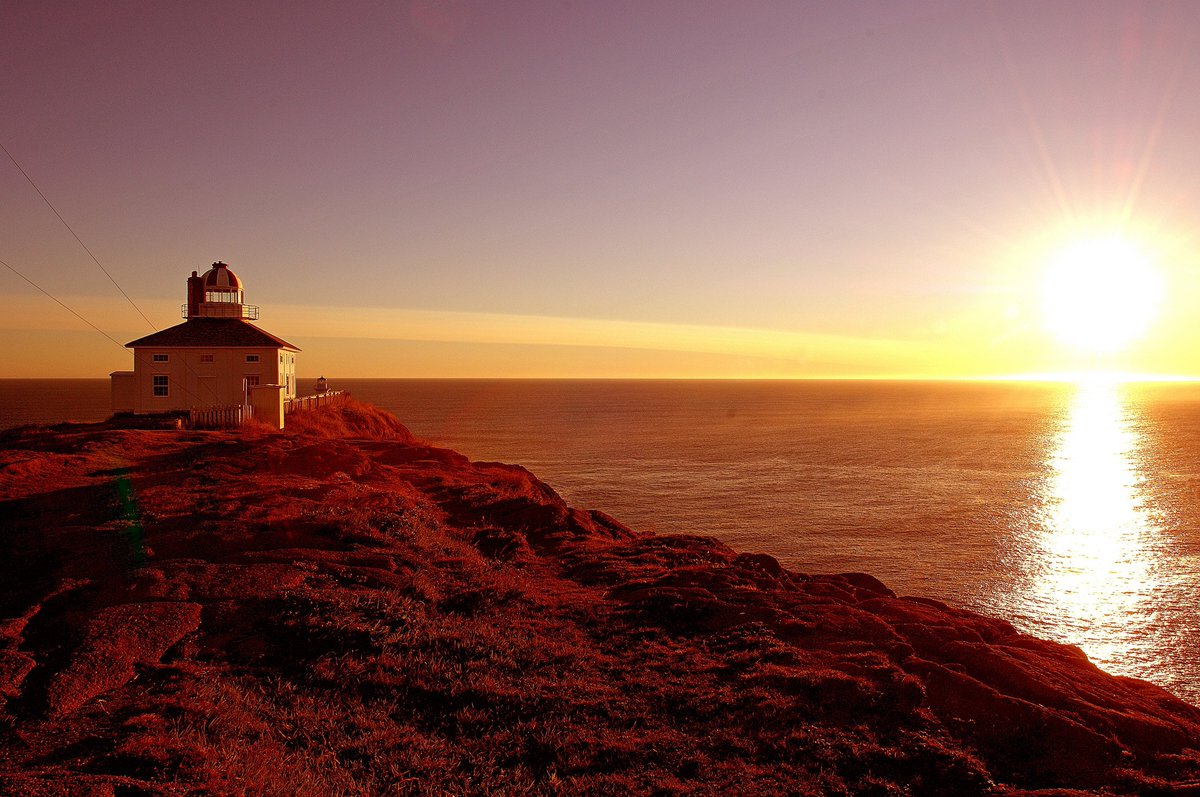 pdw2019's tweet photo. Start your day where the day begins - be the first to watch the sunrise 🌅
---
En tant que ville la plus à l'est de l'Amérique du Nord, soyez le premier à regarder le lever du soleil. 🌅
#explorenl #lovestjohns #pdw2019 #exploringnewdepths
📸: @NLtweets https://t.co/dQGJ9i4uP5