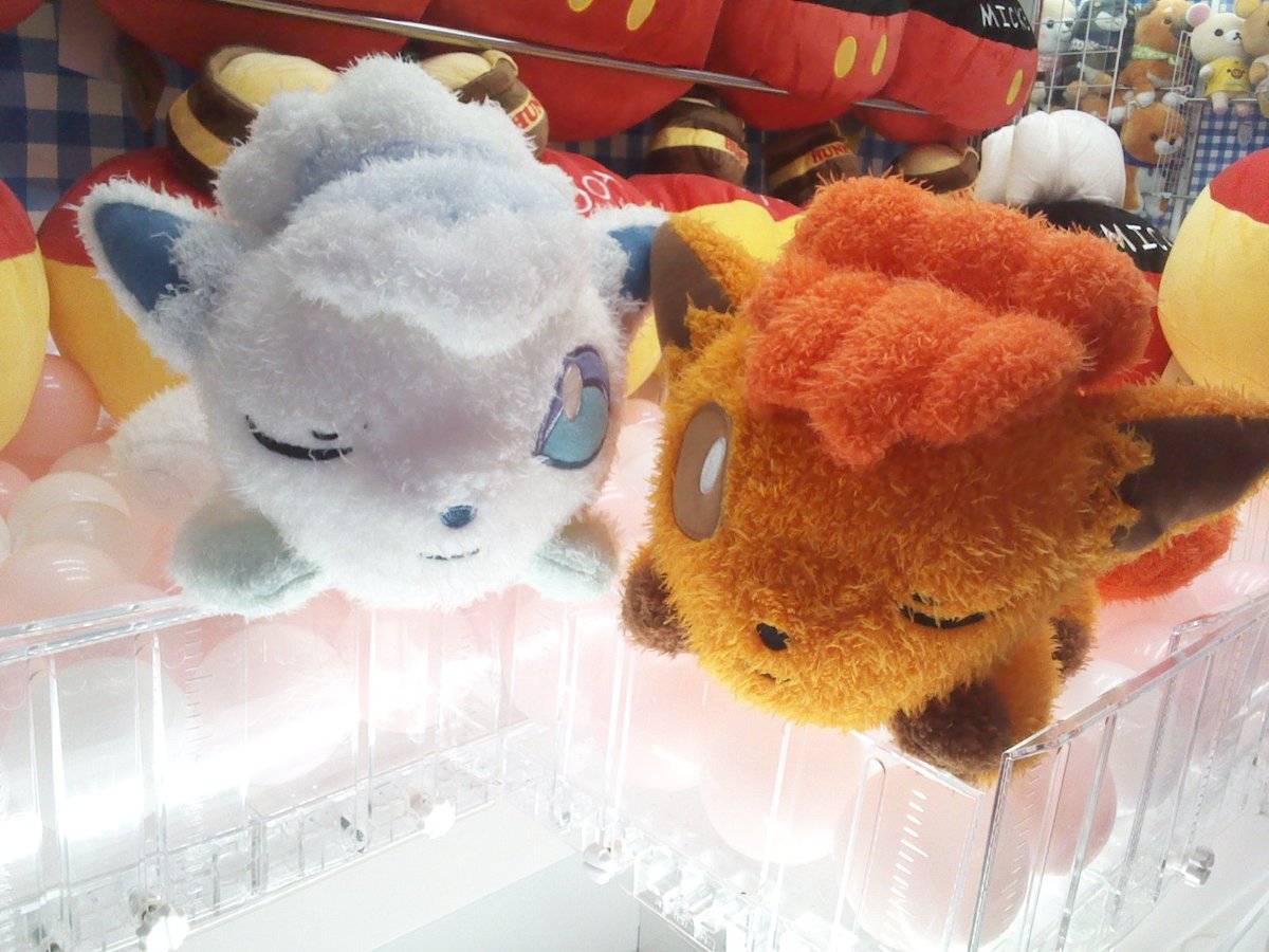 ラウンドワンスタジアム宮崎店 ポケットモンスターサン ムーンくつろぎタイム でっかいぬいぐるみ ロコン ロコン アローラのすがた 2種類のロコン入荷してます しっぽがかわいい と 大好評です 残りわずか ラウワン宮崎店 ポケモン