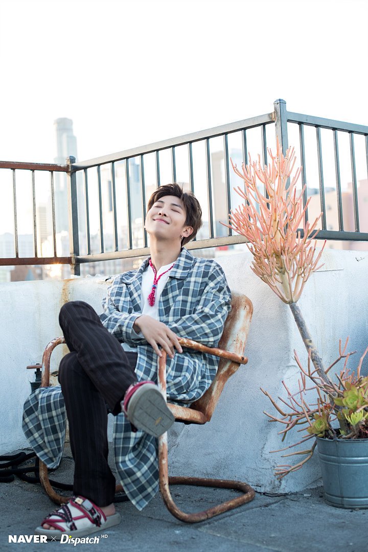 BTSVenezuela_'s tweet photo. @BTS_twt x Dispatch para celebrar los 5 años de BTS.
Distrito de Arte en LA.
#RM (1/3)
➡https://t.co/b3mBsL8jVZ
#5theFlowerPathWithBTS https://t.co/qVHptTkfVZ