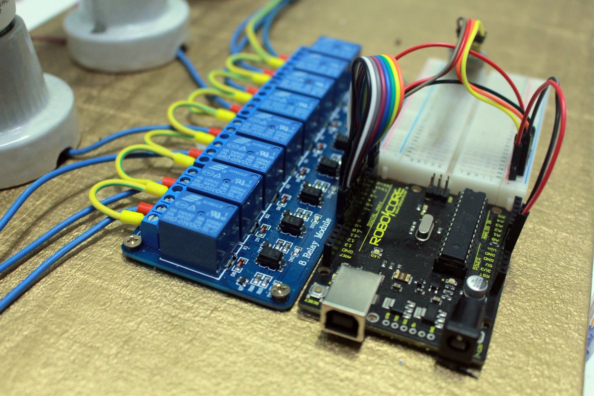 ronivon29santos's tweet image. Consegui concluir o projeto de AUTOMAÇÃO RESIDENCIAL usando um Arduíno UNO R3 e um módulo relé de 8 canais.
Postei um vídeo de apresentação que pode ser assistido no meu canal do YouTube: youtu.be/hqYa2JWQ6Dk
#Arduíno #arduino #ArduínoBrasil #automaçãoresidencial #módulorelé