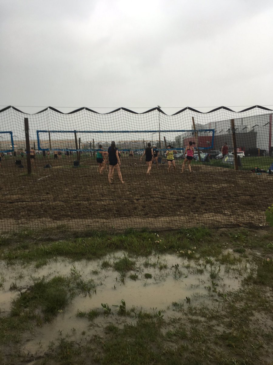 SpatulaJ's tweet photo. Gotta love #volleyball to play in downpour! #maxvolley https://t.co/IOwjFQJrEb
