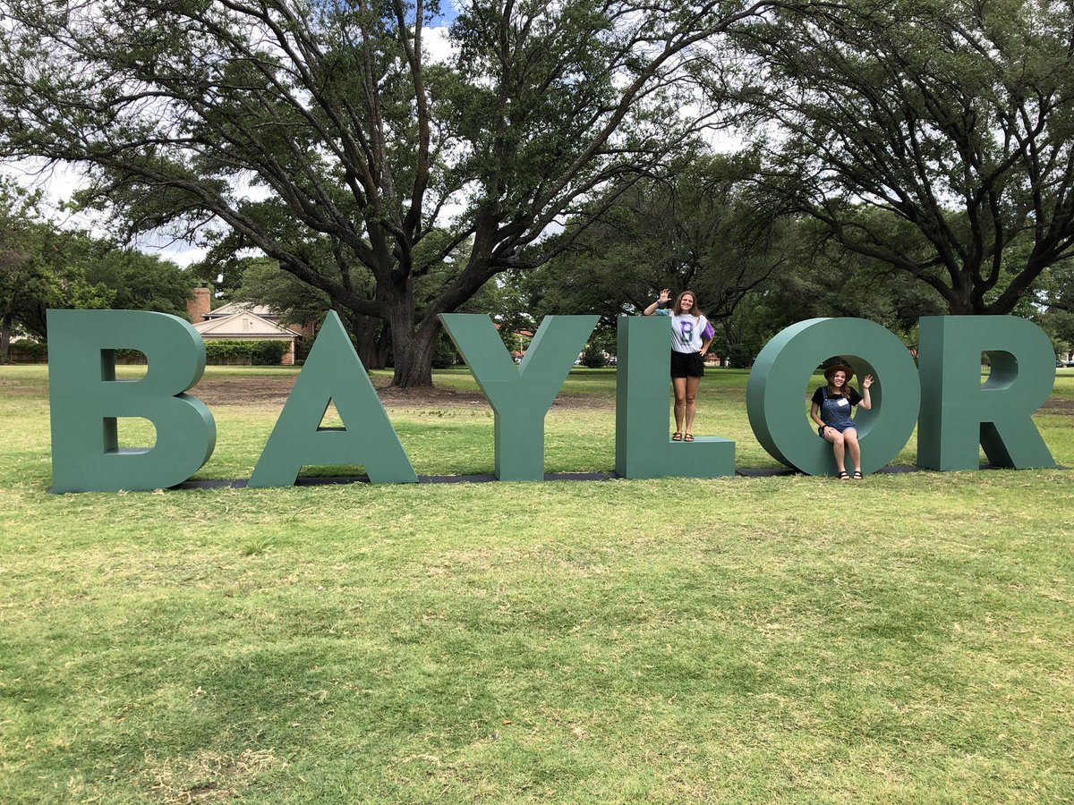 robinmac23's tweet photo. My favorite Baylor freshmen💚🐻💛
#bu2022 #freshmanorientation #baylorlinecamp https://t.co/PCUkZIVTEY