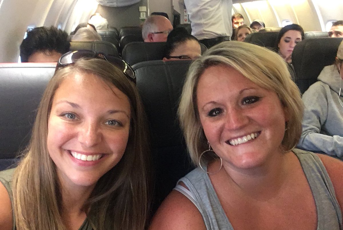 FES4thGrade's tweet photo. We’ve landed in Texas! #fairdaleworld is ready to get their conference on this week... #responsiveclassroom #wingseats #kydoesdallas #roughontherunway https://t.co/TBAt5fc2gb
