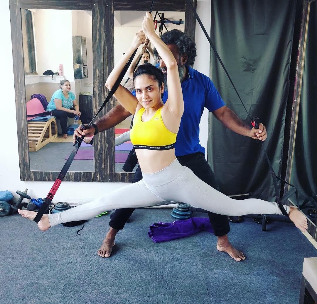 FBMarathi's tweet photo. #GoodMorningClick With @AmrutaOfficial
#Gym #Workout #GoodMorningPost https://t.co/V5pntDt71y