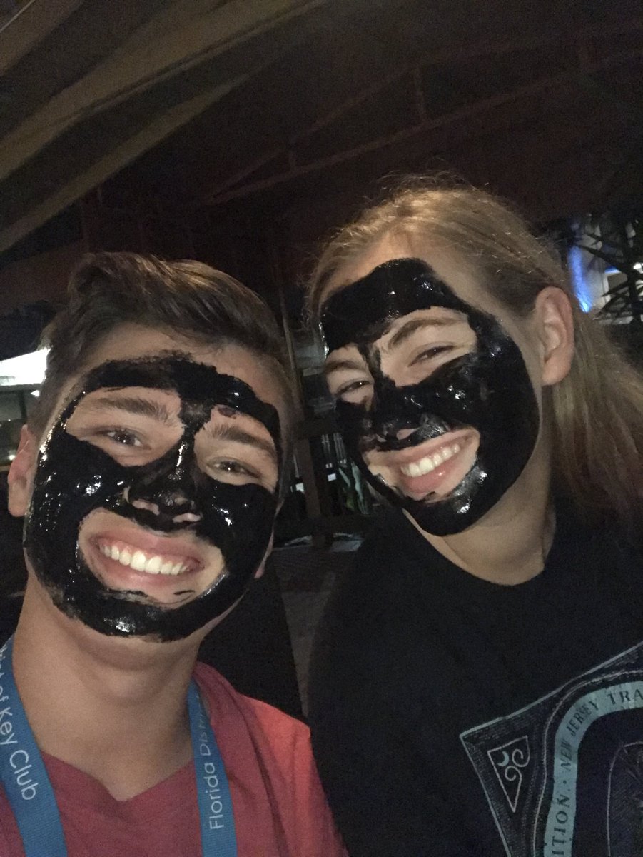 chase_olv's tweet photo. I don’t see how you can hate from outside the club, you can’t even get in. #floridakeyclub https://t.co/zzx7knyxRm