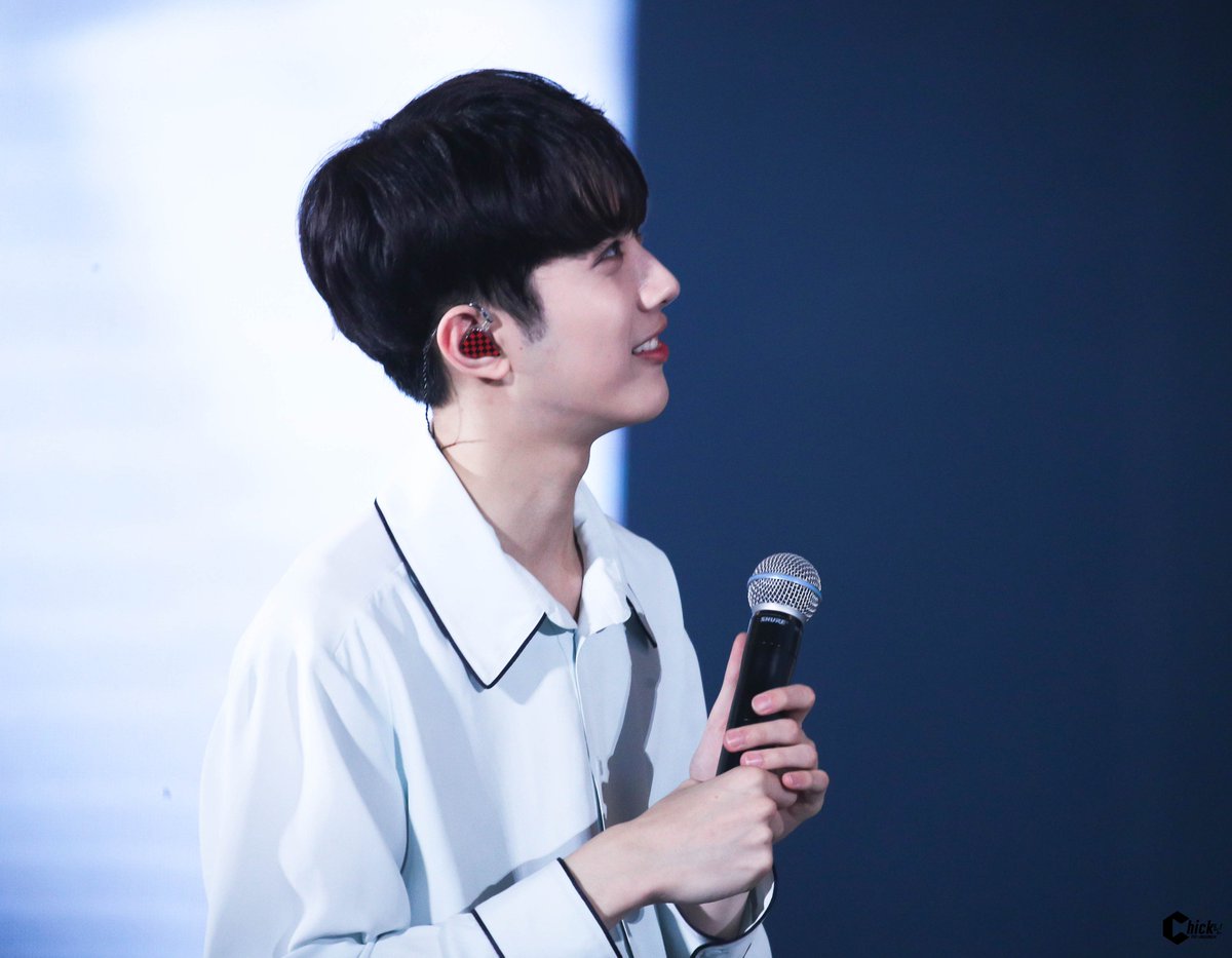 ChickLin0923's tweet photo. 180602 #라이관린 #워너원 #WannaOneWorldTour https://t.co/QGyJi9lOLk