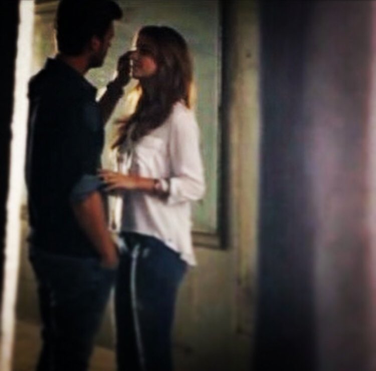 يسعد #صباحگ  لعنبوا حي مغليگ
ويسعد صباح اللي تهنى بشوفگ

 #بيت_واحد_من_قصيدك