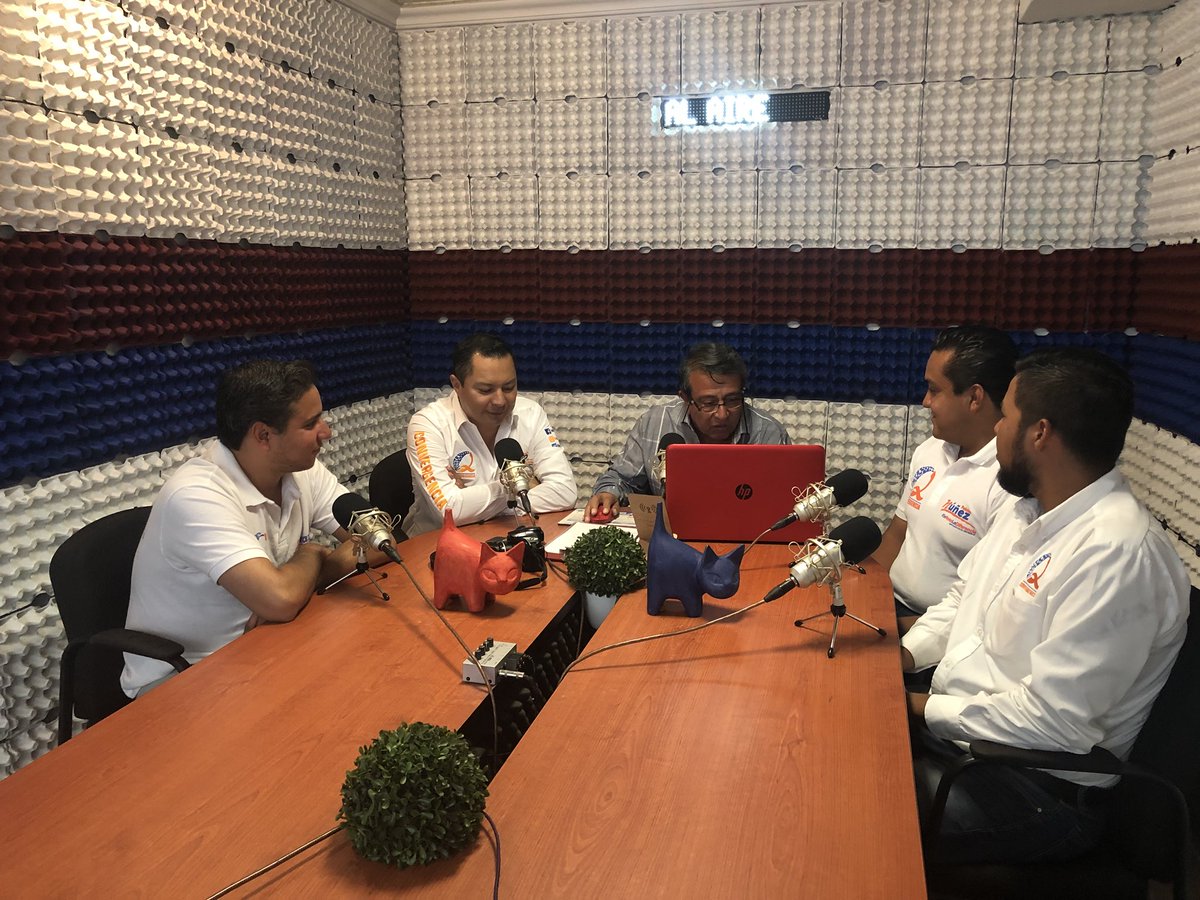 IvanNietoQro's tweet photo. El día de hoy estuve en @PodeRadio acompañado de mis compañeros candidatos a diputados locales @FabianNQro Distrito IV, Carlos Salazar Distrito V, y Ulises Diego Badillo Distrito II. #IvanNietoPresidente #VotaConvergencia #VisionResponsable @Por_Queretaro @EduardoElMelo https://t.co/TaJCAAaOPW