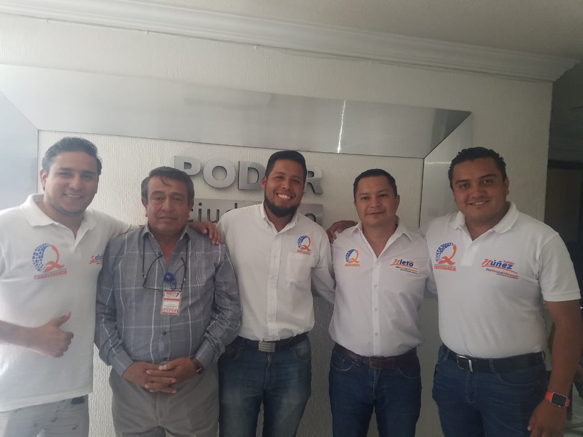 IvanNietoQro's tweet photo. El día de hoy estuve en @PodeRadio acompañado de mis compañeros candidatos a diputados locales @FabianNQro Distrito IV, Carlos Salazar Distrito V, y Ulises Diego Badillo Distrito II. #IvanNietoPresidente #VotaConvergencia #VisionResponsable @Por_Queretaro @EduardoElMelo https://t.co/TaJCAAaOPW
