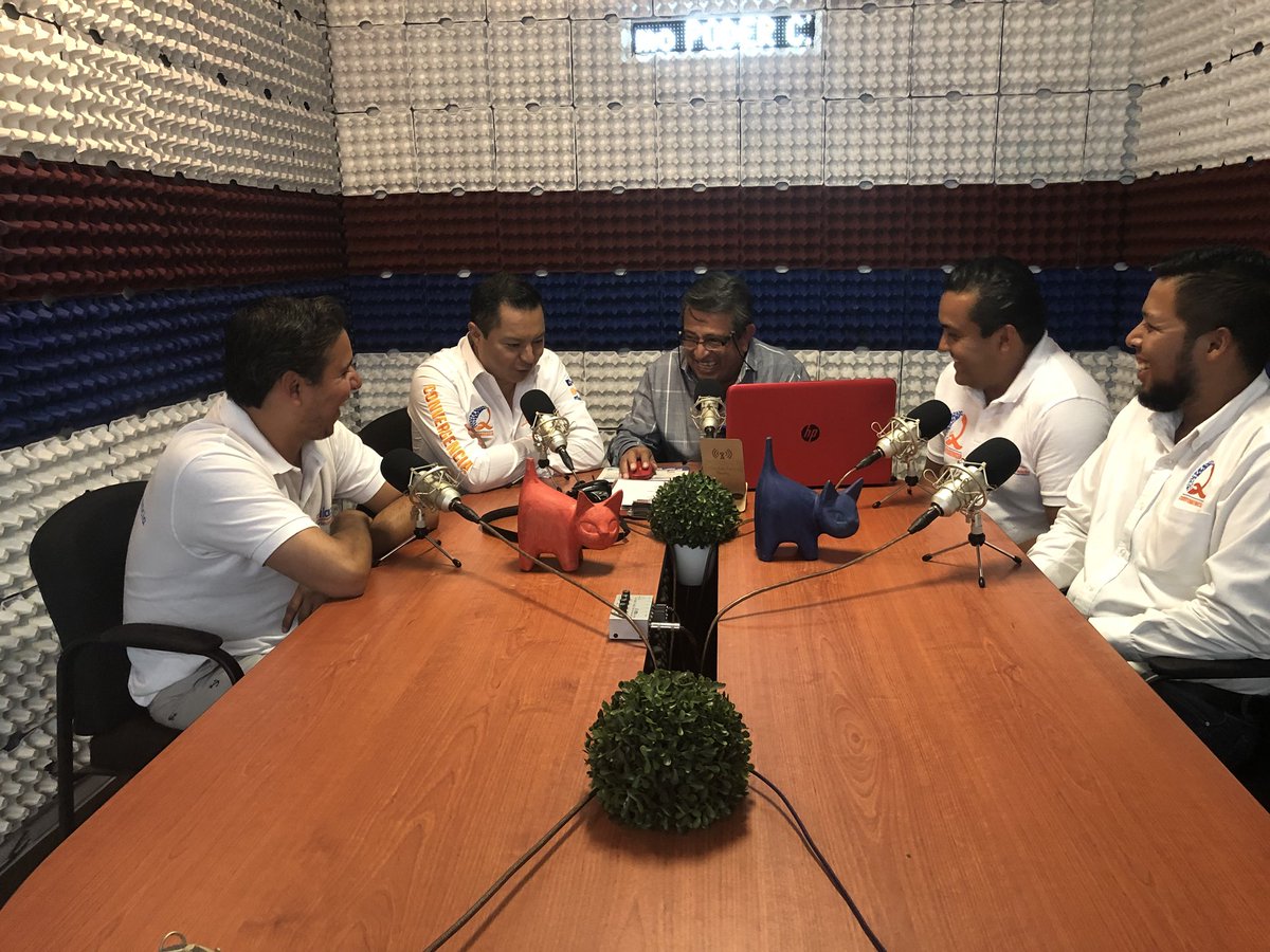 IvanNietoQro's tweet photo. El día de hoy estuve en @PodeRadio acompañado de mis compañeros candidatos a diputados locales @FabianNQro Distrito IV, Carlos Salazar Distrito V, y Ulises Diego Badillo Distrito II. #IvanNietoPresidente #VotaConvergencia #VisionResponsable @Por_Queretaro @EduardoElMelo https://t.co/TaJCAAaOPW