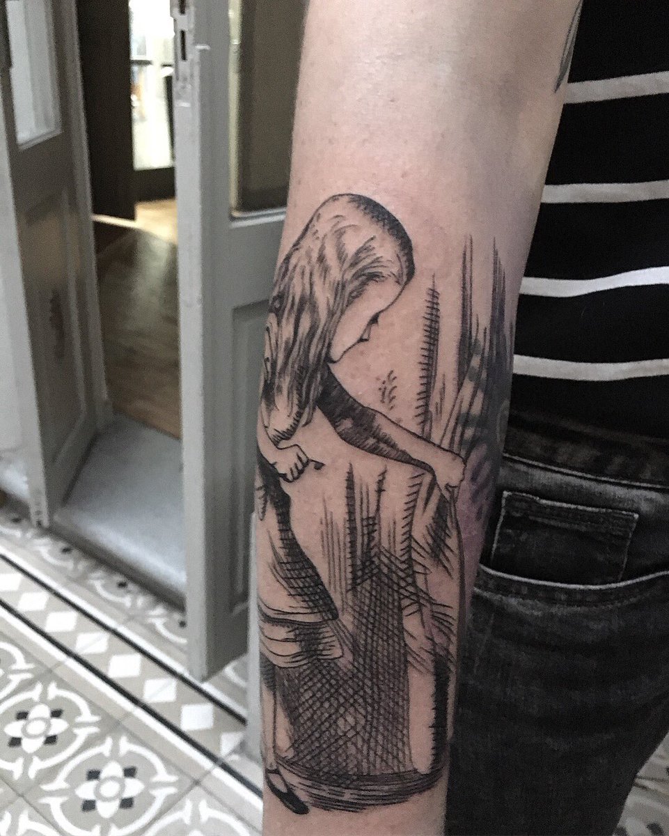 trevoreru's tweet photo. Media manga de Alicia en el país de las maravillas en proceso !
Ilustración original de #johntenniel 
Estoy en Cancún! Y me quedan algunos espacios para tatuar ! 
Ilustraciones de cuentos son siempre bienvenidas!
Mándame email: trevoreru@gmail.com https://t.co/xLSxtdCCqR