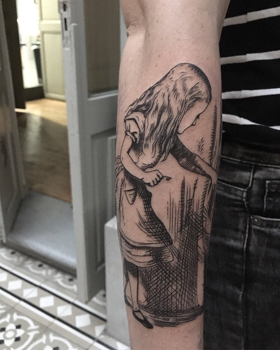 trevoreru's tweet photo. Media manga de Alicia en el país de las maravillas en proceso !
Ilustración original de #johntenniel 
Estoy en Cancún! Y me quedan algunos espacios para tatuar ! 
Ilustraciones de cuentos son siempre bienvenidas!
Mándame email: trevoreru@gmail.com https://t.co/xLSxtdCCqR