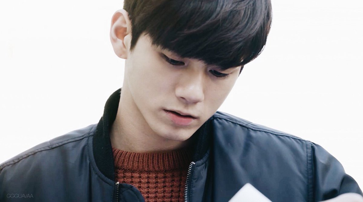 #옹성우 #OngSeongWu #邕聖祐 #판타지오 #fantagio [단편영화 프로젝트 : beginning] #6 #성우는괜찮아 Seong-Woo is alright 옹성우 봄버자켓 BRAND : VANS ITEM : REVER...