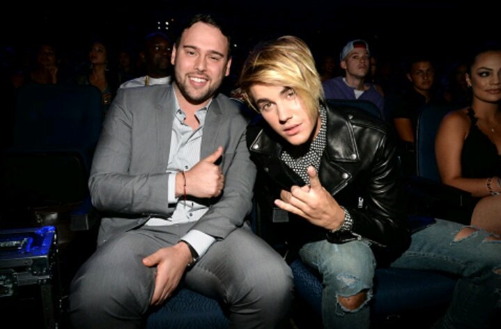 TeamJBieberMX's tweet photo. Happy birthday @scooterbraun WE LOVE YOU SO MUCH!❤ https://t.co/G7pfLhsG6i