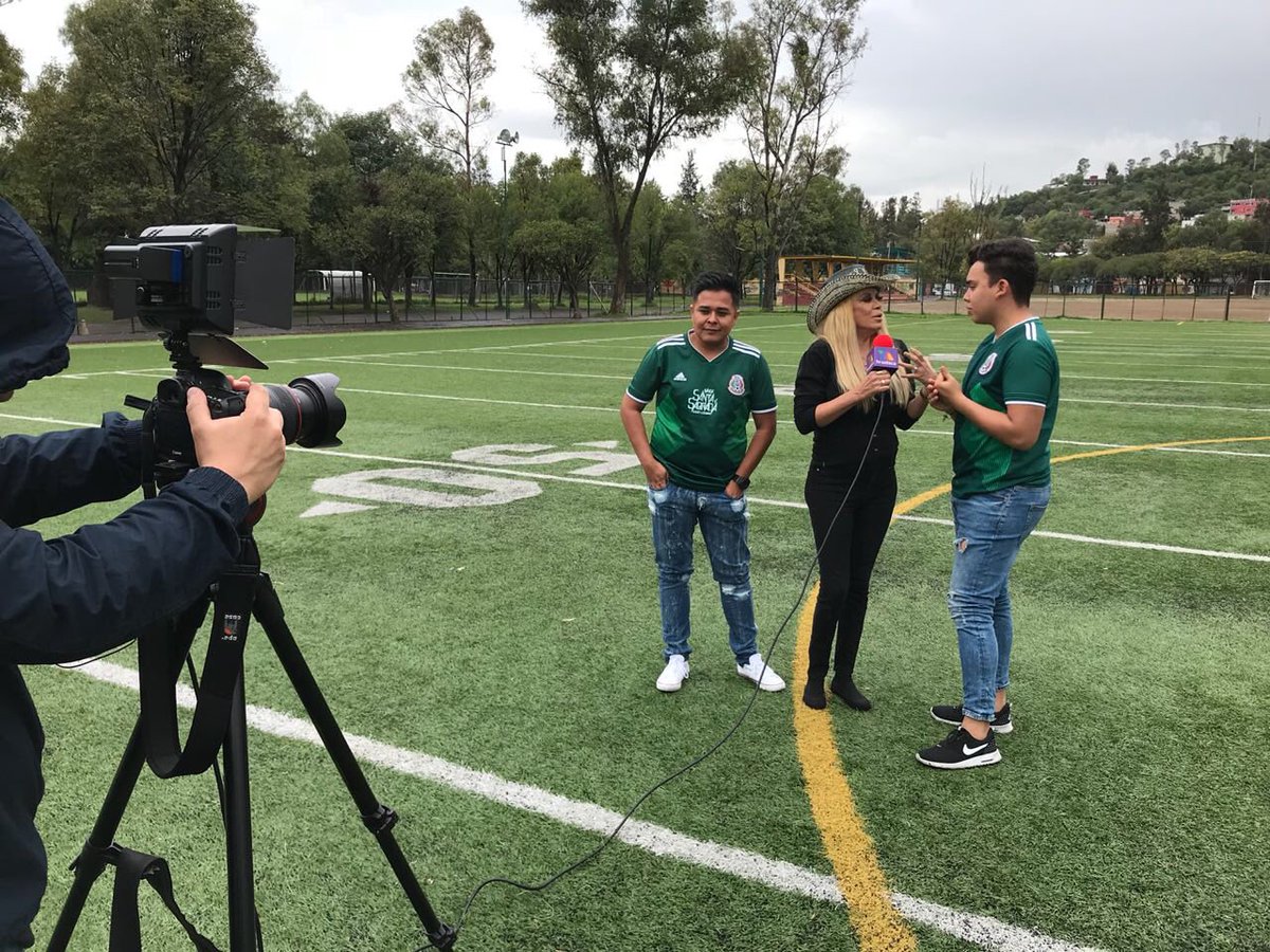 En entrevista <a href="/LOSCANTANTES1/">AJ Y LOS CANTANTES</a> y <a href="/bsantaysagrada/">Banda Santa Y Sagrada</a> con <a href="/chicuela/">La Chicuela♥️</a> presentando su sencillo #Gol apoyando a <a href="/miseleccionmx/">Selección Nacional</a> #PuroRemex 🇲🇽⚽️