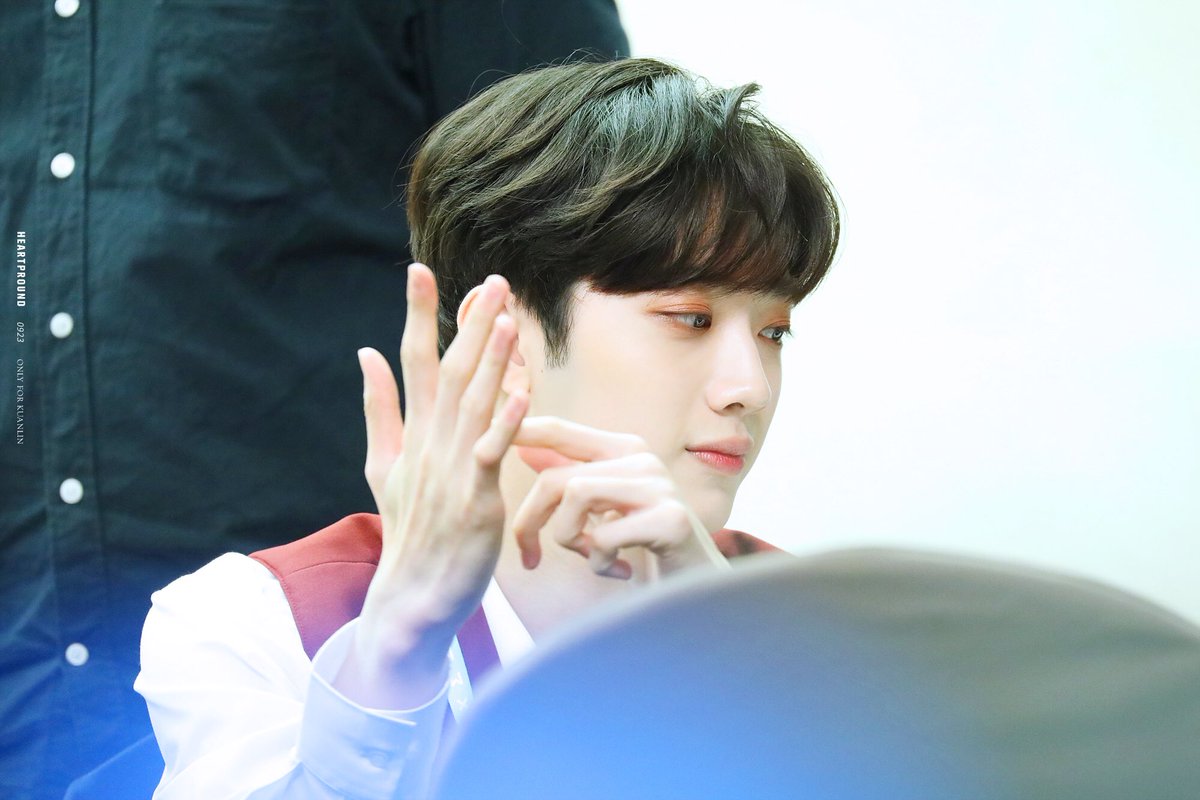 HeartPround0923's tweet photo. 180616 상암 팬싸 
ㅠㅠㅠㅠㅠㅠㅠ
#워나원 #라이관린 https://t.co/a5Sd0qyhKc