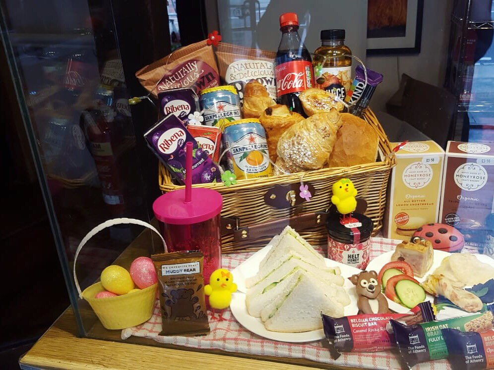 It's national picnic week! 🍾 To celebrate, our teams at our Fleet and Downing Street stores have created some gorgeous displays in our shops! ❤️ Take advantage of the good weather and buy your picnic from LOAF! 👍🏻  #loaf #bakery #farnham #fourmarks #fleet #godalming