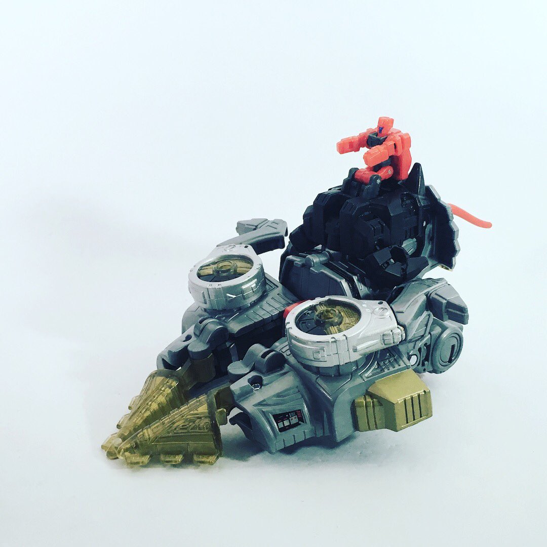 fakebusker83's tweet image. Dino ships. #transformers #fanmode #altmode #PowerofthePrimes #prehistoric #basemode #fleet