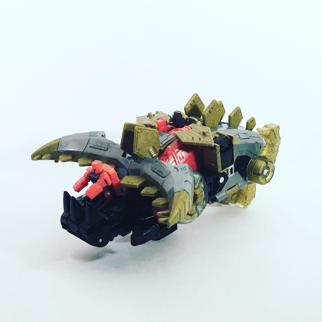 fakebusker83's tweet image. Dino ships. #transformers #fanmode #altmode #PowerofthePrimes #prehistoric #basemode #fleet