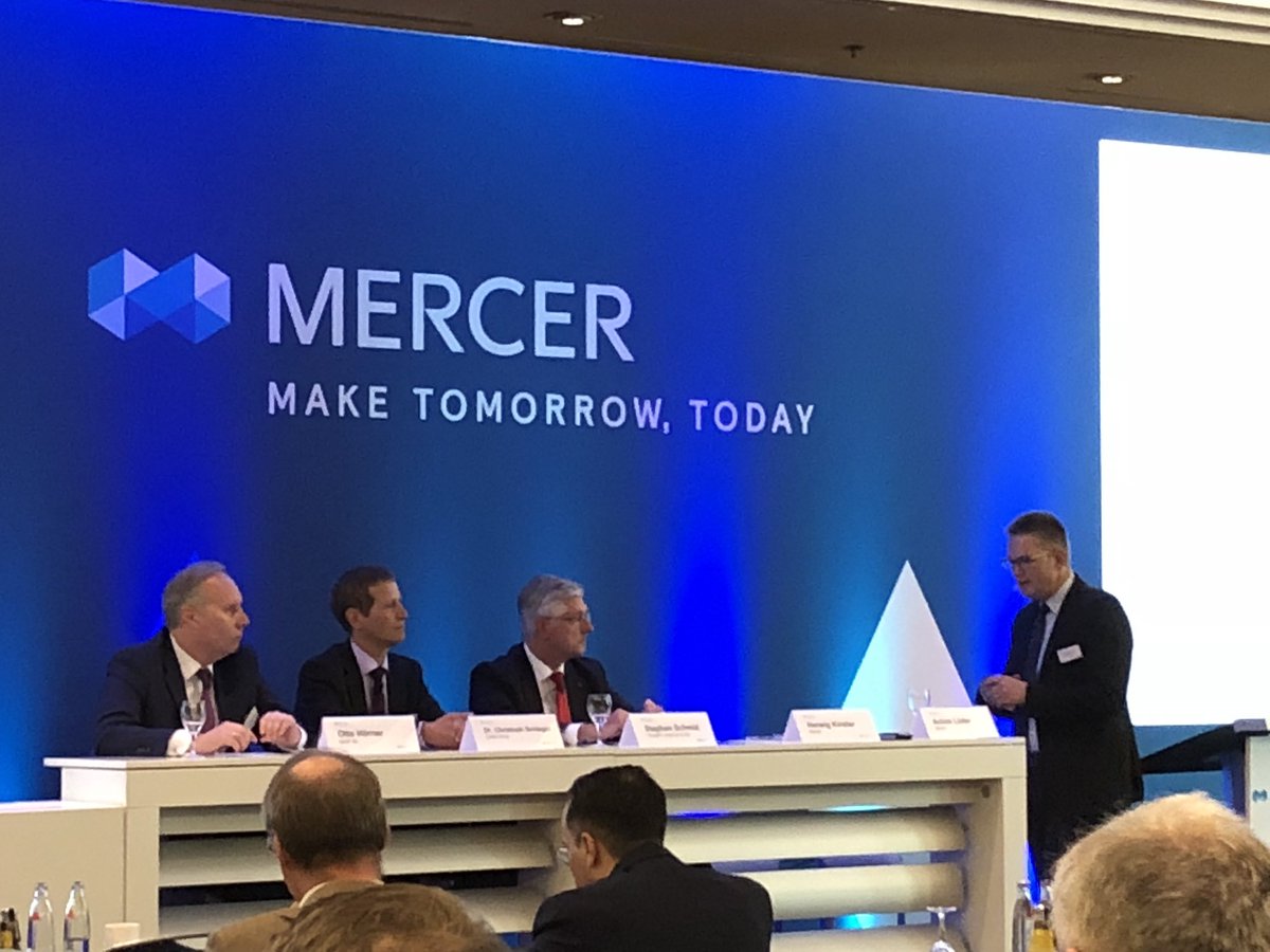 StefanOecking's tweet photo. Auf dem #HQF2018 von @mercer_de diskutiert @HerwigKinzler mit den Unternehmensvertretern Schlegel @The_Linde_Group , Schmidt @TRUMPF_News und Hörner @BASF https://t.co/NZADWddo3h
