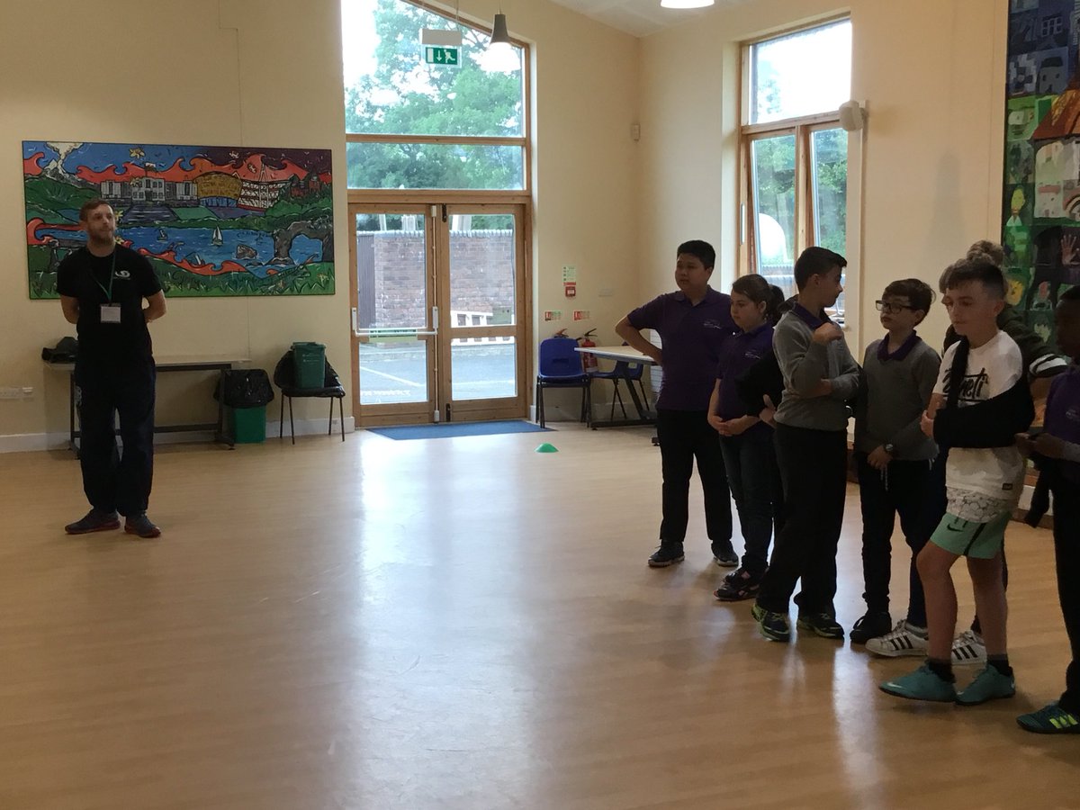 YsgolBroPedr's tweet photo. Y disgyblion yn gwneud gweithgareddau adeiladu Tim gyda Guto Crompton/the pupils doing team building exercises with Guto Crompton https://t.co/D64k3CsF38