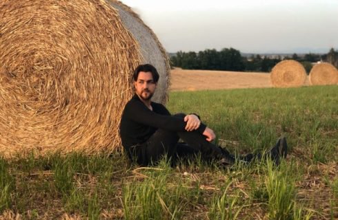 🎤🎤#CapovolgoIlMondo, il nuovo singolo di <a href="/Valerio_Scanu/">ValerioScanu</a> 🎤🎤

➡️ diregiovani.it/2018/06/19/170…

<a href="/LucaGiudice_/">Luca Giudice</a> <a href="/ArmataScanu/">ArmataScanu</a> <a href="/VS_MFC/">ValerioScanu_MaltaFC</a> <a href="/Lucia_Vs_/">Lucia ❤ValerioScanu❤</a> #ValerioScanu #ArmataScanu #musica