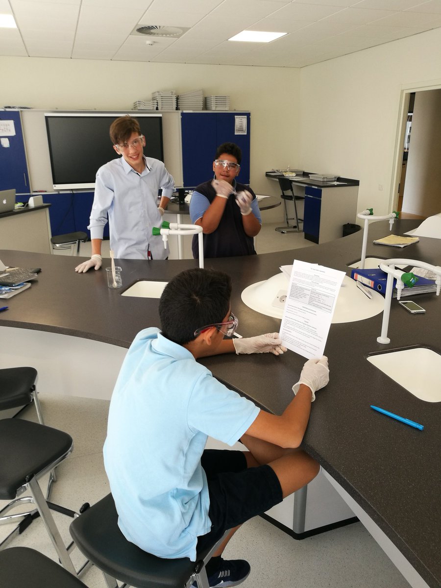 @BISTYEAR8 working hard in the lab this week. Studying chemical reactions and colour change. #BISTSCIENCE #redox