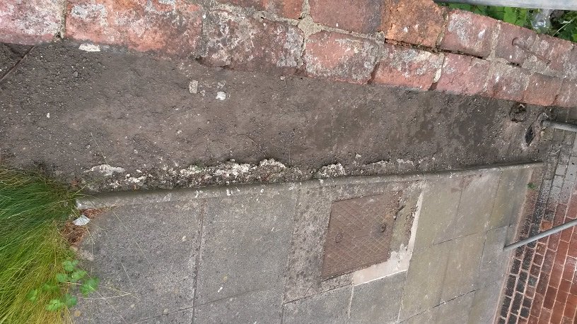 Clean_Leeds's tweet photo. A property behind #RoundhayRoad had a burst #SoilPipe, leaking #Waste into the garden of a neighbouring property. This caused a pool of #ContaminatedSoil. Successful #EnforcementAction ensured the pipe was repaired and the damage remedied. #BeAware #PublicHealth #CheckYourPipes https://t.co/5FGwo81dtM